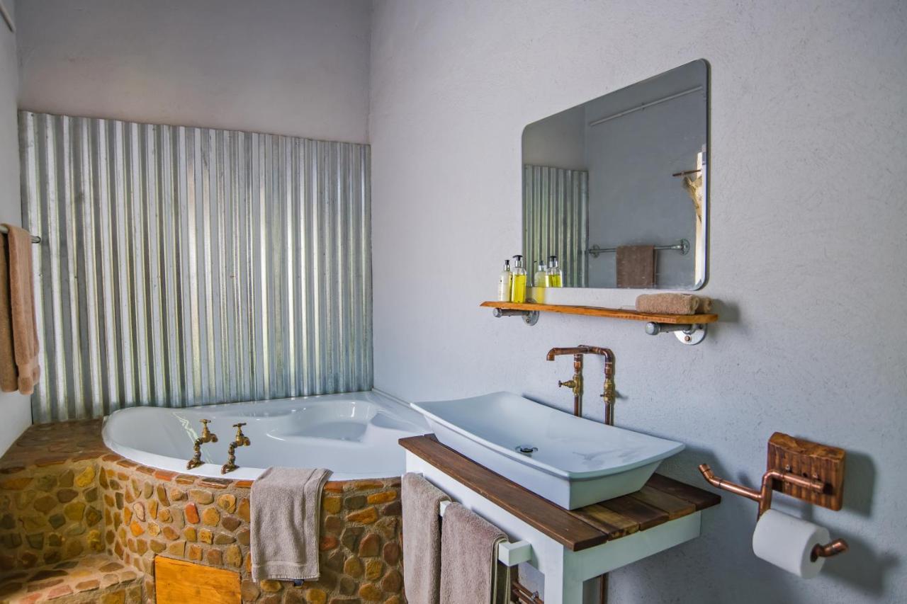 Caracal Lodge Alkmaar Екстериор снимка