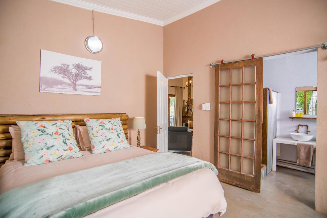 Caracal Lodge Alkmaar Екстериор снимка