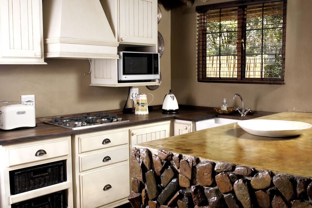 Caracal Lodge Alkmaar Стая снимка